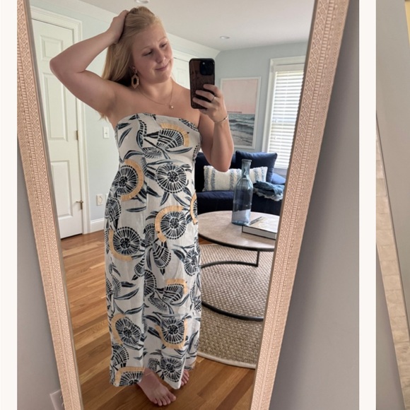 Elegant Strapless Floral Dress - Picture 2 of 5